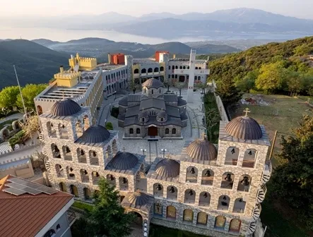 Ιερά Μονή Τρίκορφο Φωκίδας Αγίων Αυγουστίνου Ιππώνος Και Σεραφείμ Του Σαρώφ